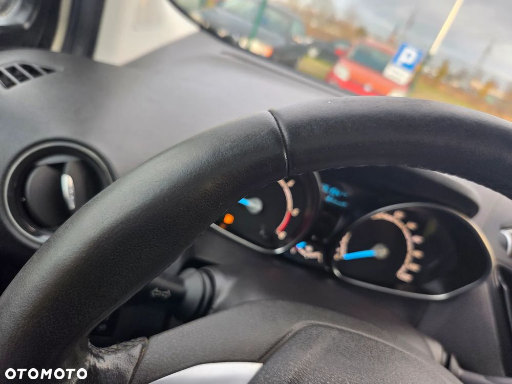 Ford Tourneo Courier ver-1-5-tdci-trend - 32