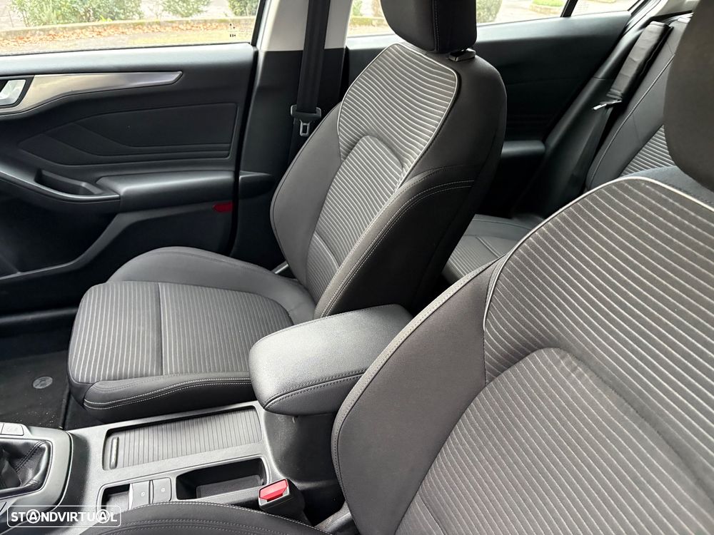 Ford Focus SW 1.5 TDCi EcoBlue Active - 19