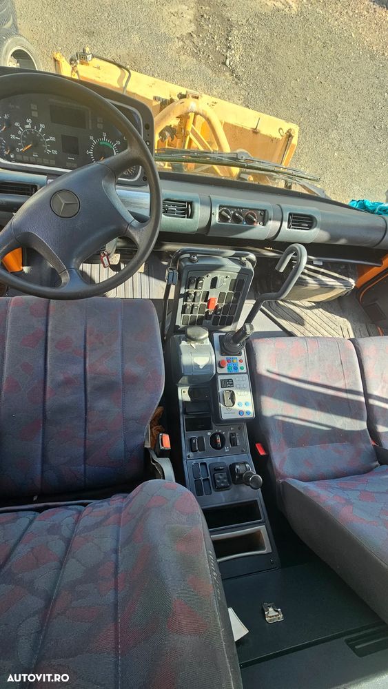 Mercedes-Benz Unimog U300 - 6