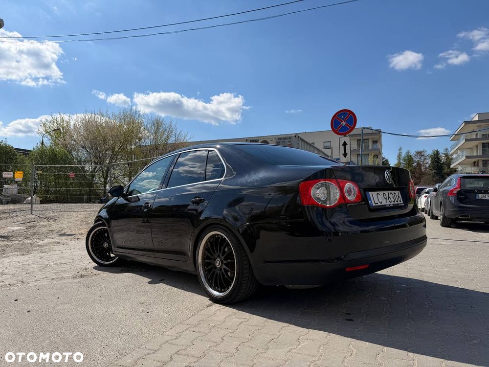 Volkswagen Jetta 2.0 FSI Comfortline - 28