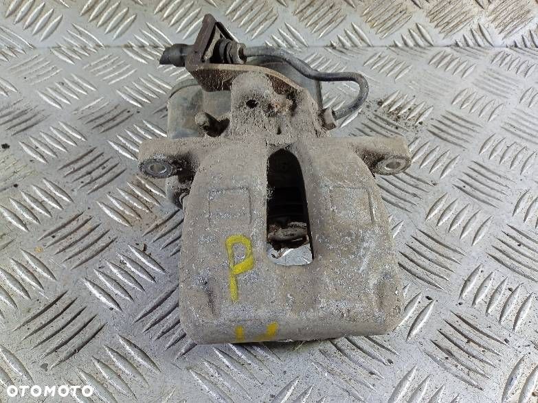 ZACISK PRAWY TYLNY VOLKSWAGEN PASSAT B6 - 1