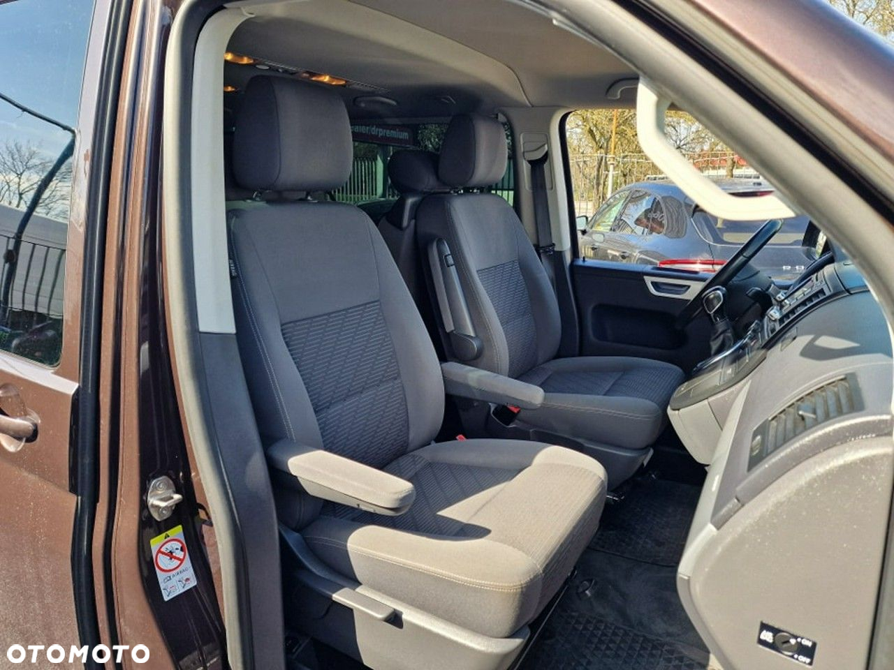 Volkswagen Multivan - 31
