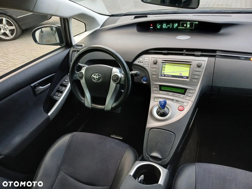 Toyota Prius (Hybrid) Executive - 22