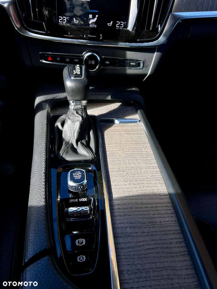 Volvo V90 Cross Country D4 AWD Geartronic - 16