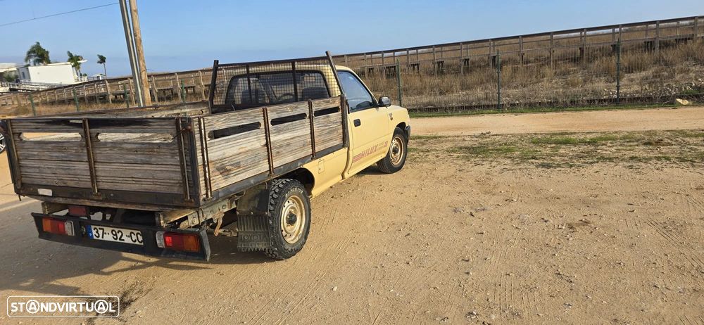 Toyota Hilux - 2