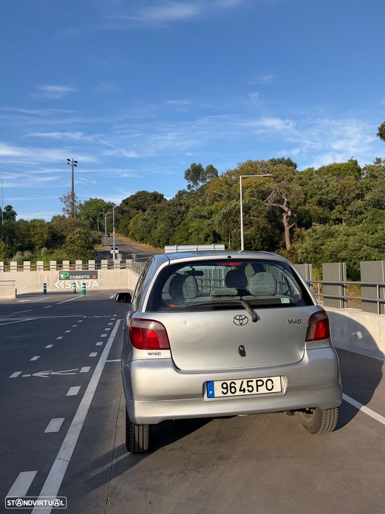 Toyota Yaris 1.0 Base C/Radio - 11