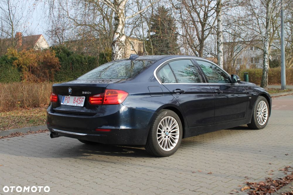 BMW Seria 3 320i Luxury Line - 14