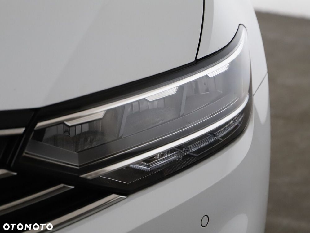 Volkswagen Passat - 24
