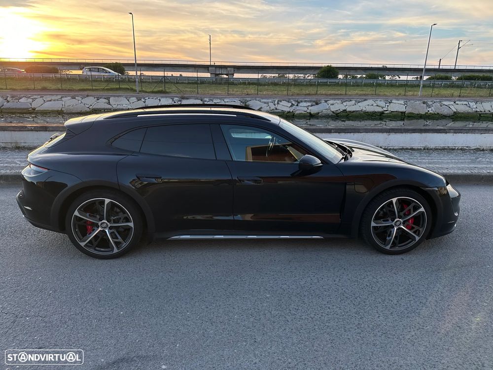 Porsche Taycan Cross Turismo 4S - 38