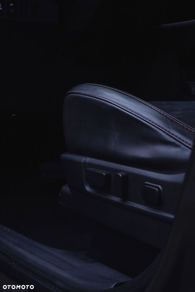 Mitsubishi Outlander - 12