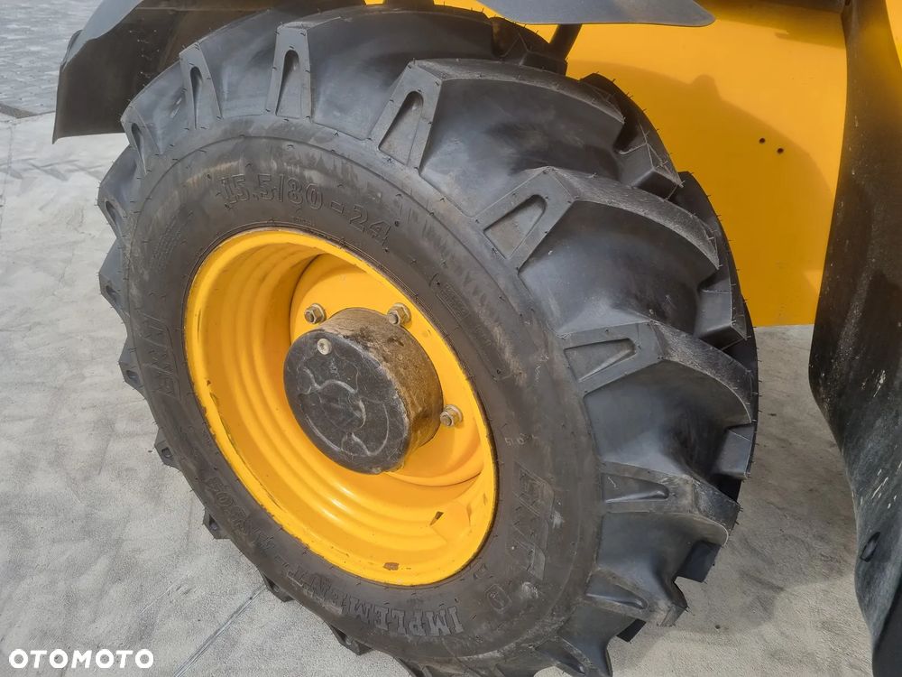 JCB 540-140 jak Manitou MT 1440 R285 - 17