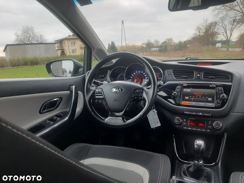 Kia Ceed 1.6 GDI ISG Platinum Edition - 25