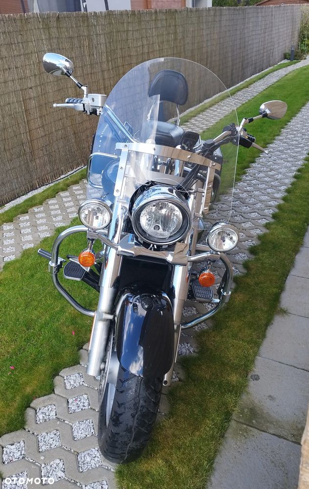 Suzuki Intruder - 3
