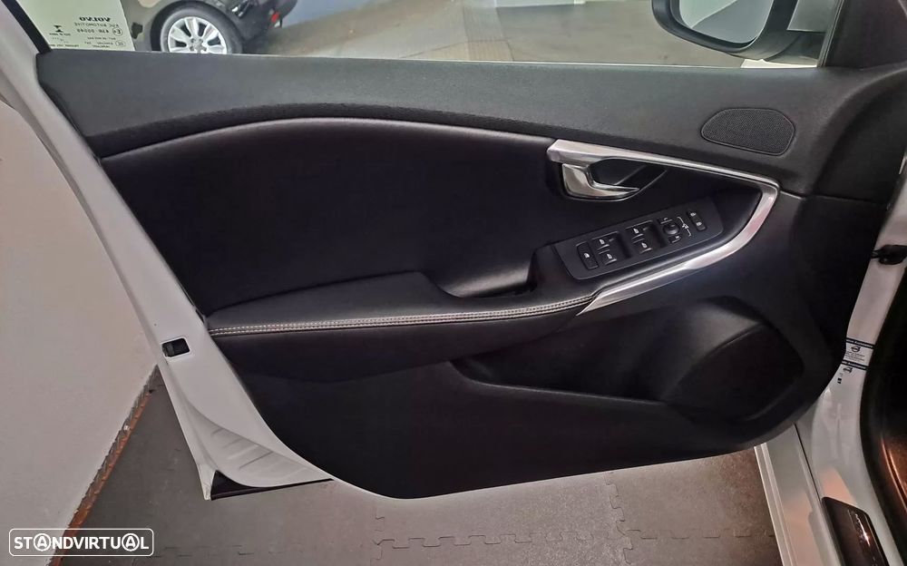 Volvo V40 2.0 D2 R-Design - 7