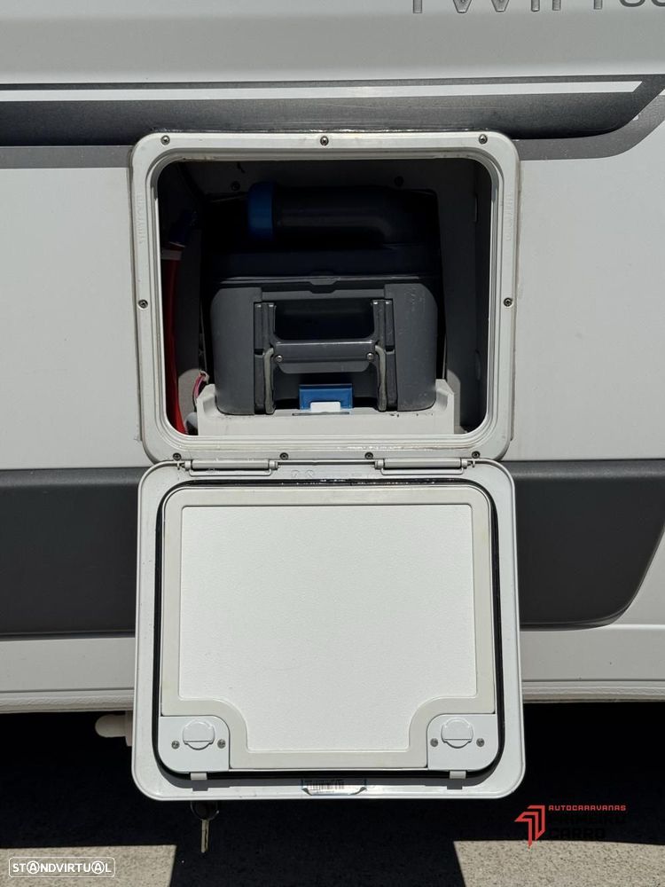 Adria Twin 600 SP cama transversal - 48