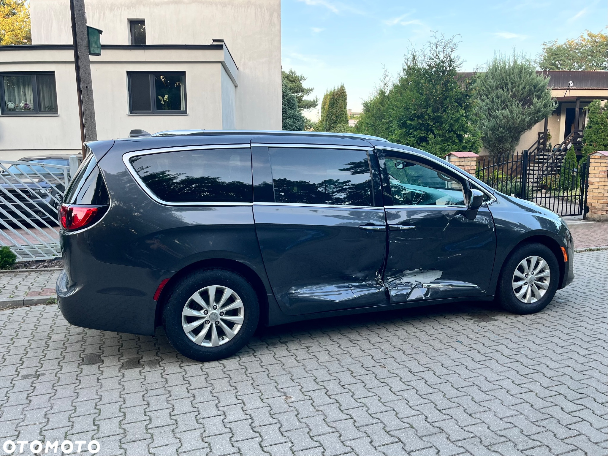 Chrysler Pacifica - 5