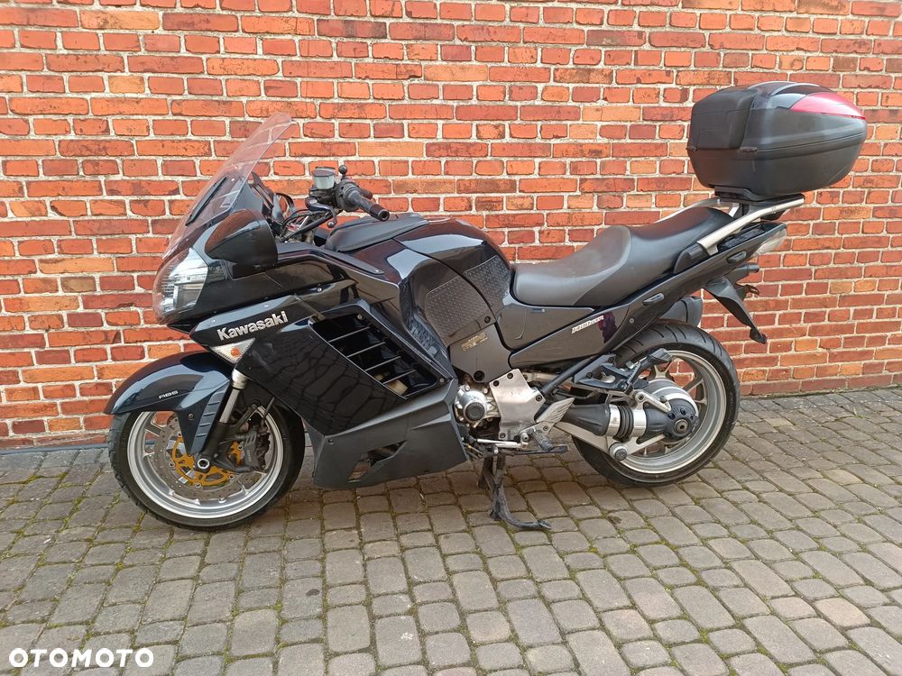 Kawasaki GTR - 3