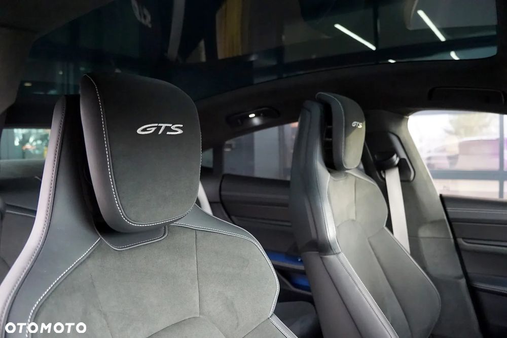 Porsche Taycan GTS - 27