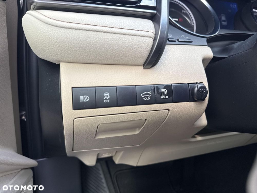 Toyota Camry 2.5 Hybrid Executive CVT - 21