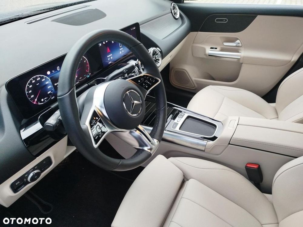 Mercedes-Benz GLA - 10