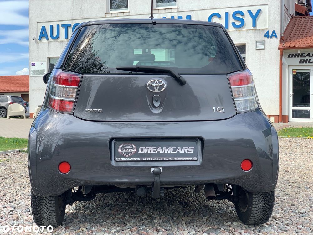 Toyota iQ - 14