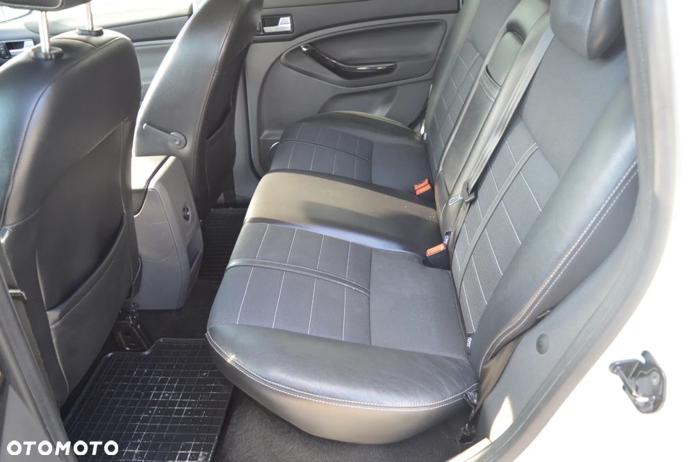 Ford Kuga 2.0 TDCi 2x4 Titanium - 15