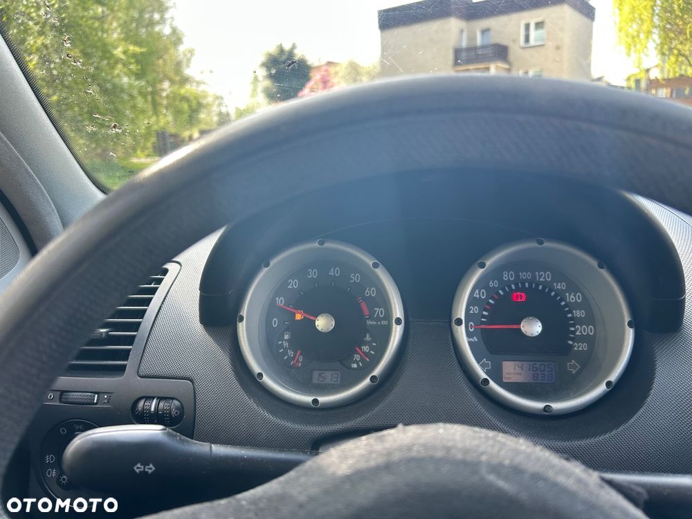 Volkswagen Polo 1.4 16V Comfortline - 26