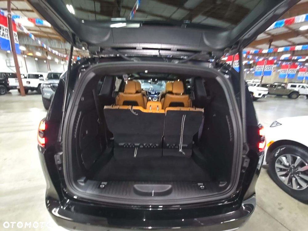 Chrysler Pacifica - 12