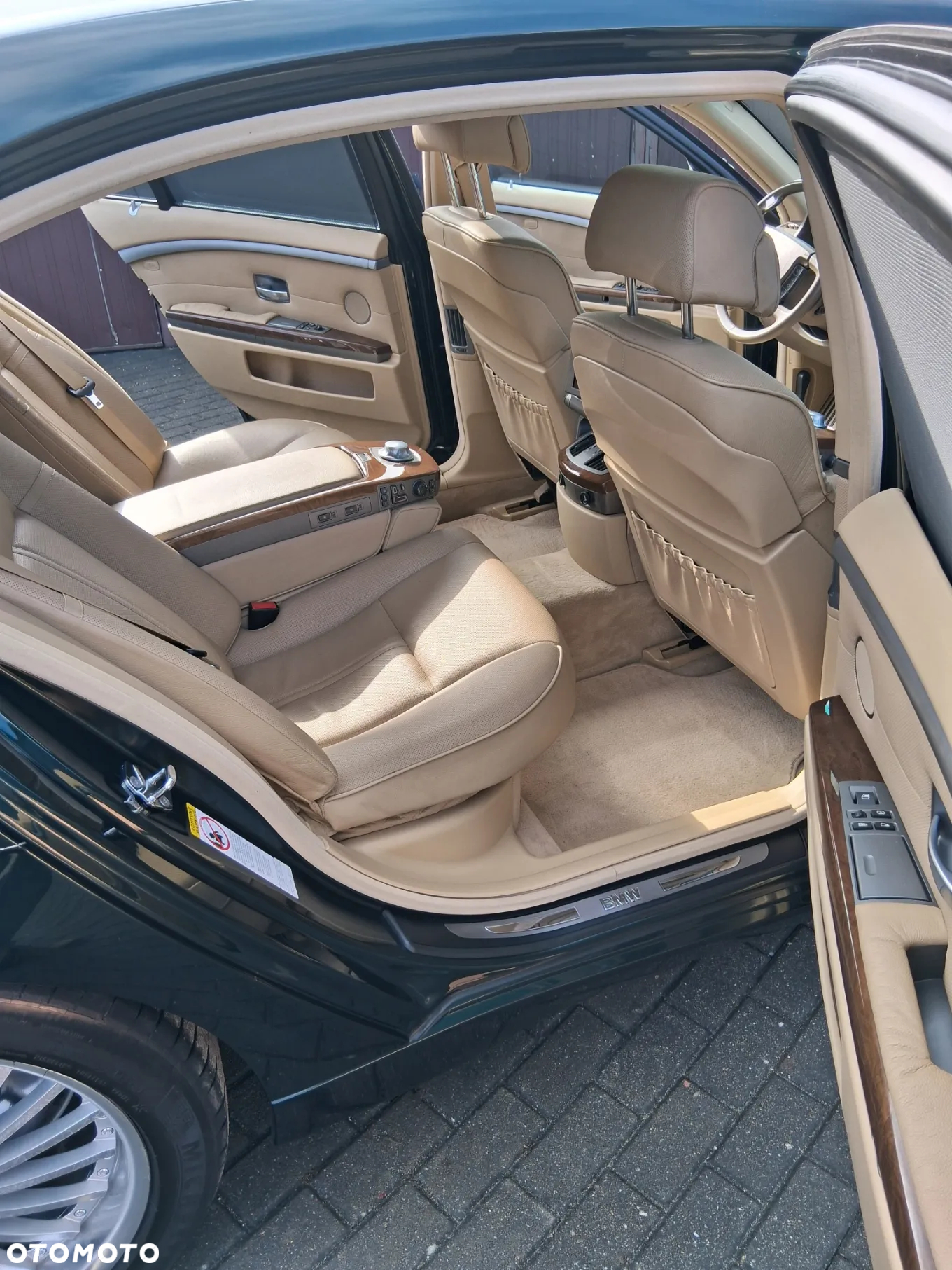 BMW Seria 7 745Li - 23