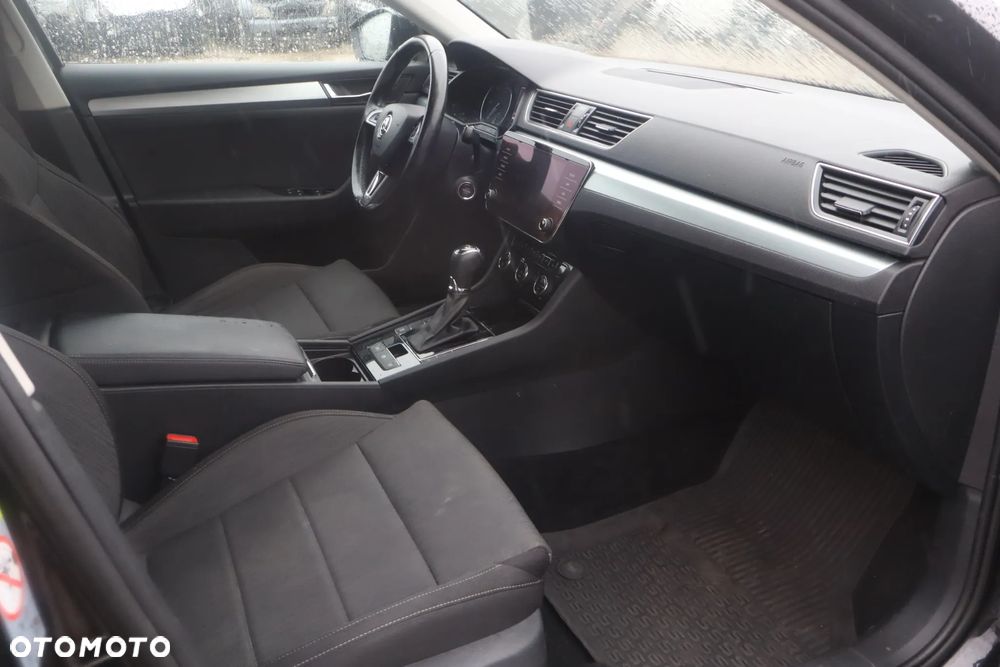 Skoda Superb 2.0 TDI Sportline DSG - 11