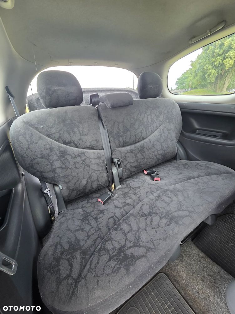 Toyota Yaris 1.0 Base - 8