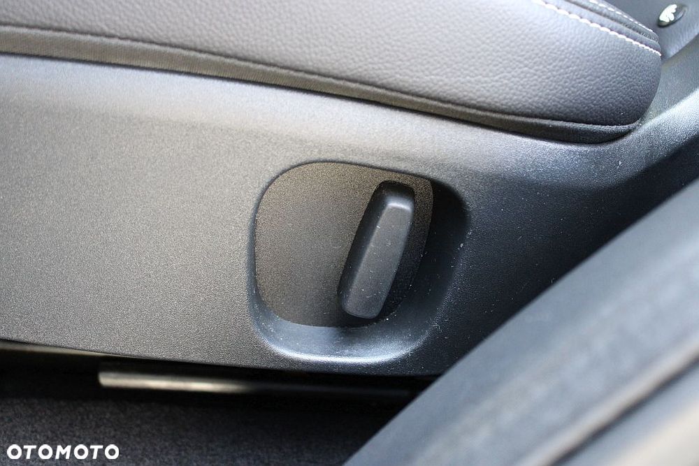 Land Rover Discovery 2.0 P300 R-Dynamic S - 16