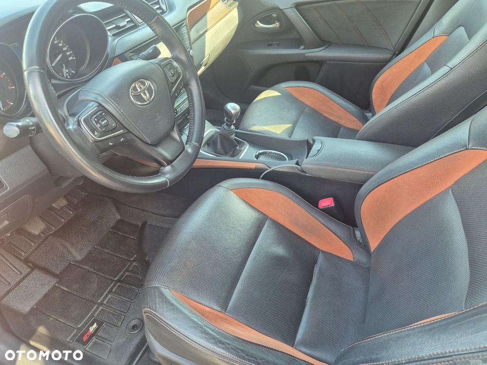 Toyota Avensis 2.0 D-4D Premium - 8