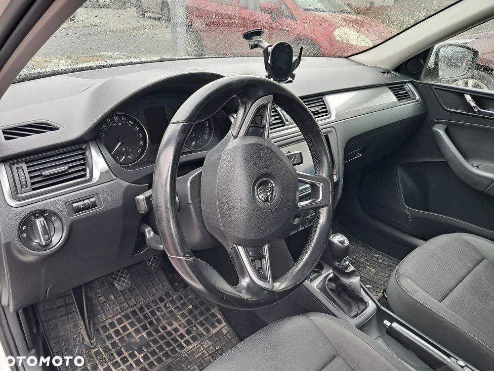 Skoda RAPID 1.6 TDI DPF Ambition Max - 11