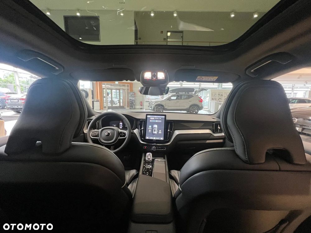 Volvo XC 60 T8 Plug-In Hybrid AWD Ultimate Black Edition - 19