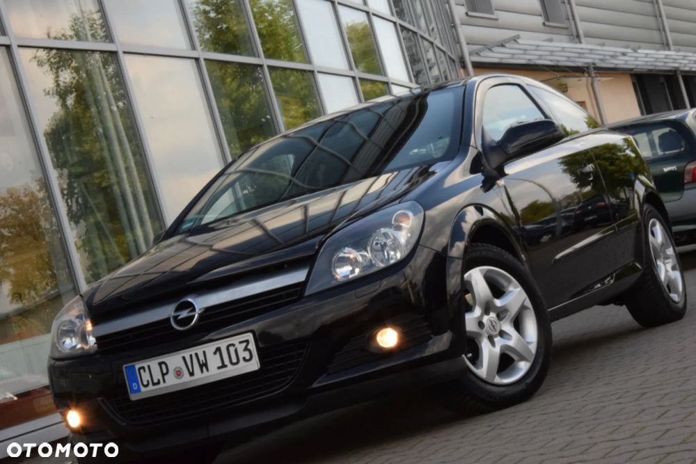 Opel Astra GTC 1.6 Black&White - 36