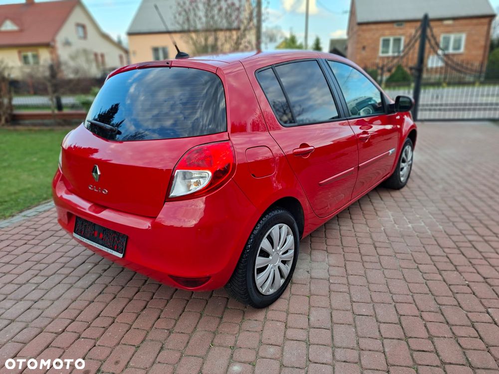 Renault Clio 1.2 16V 75 TomTom Edition - 8