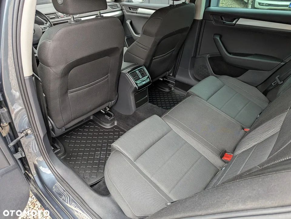 Skoda Superb 2.0 TDI DSG Ambition - 26