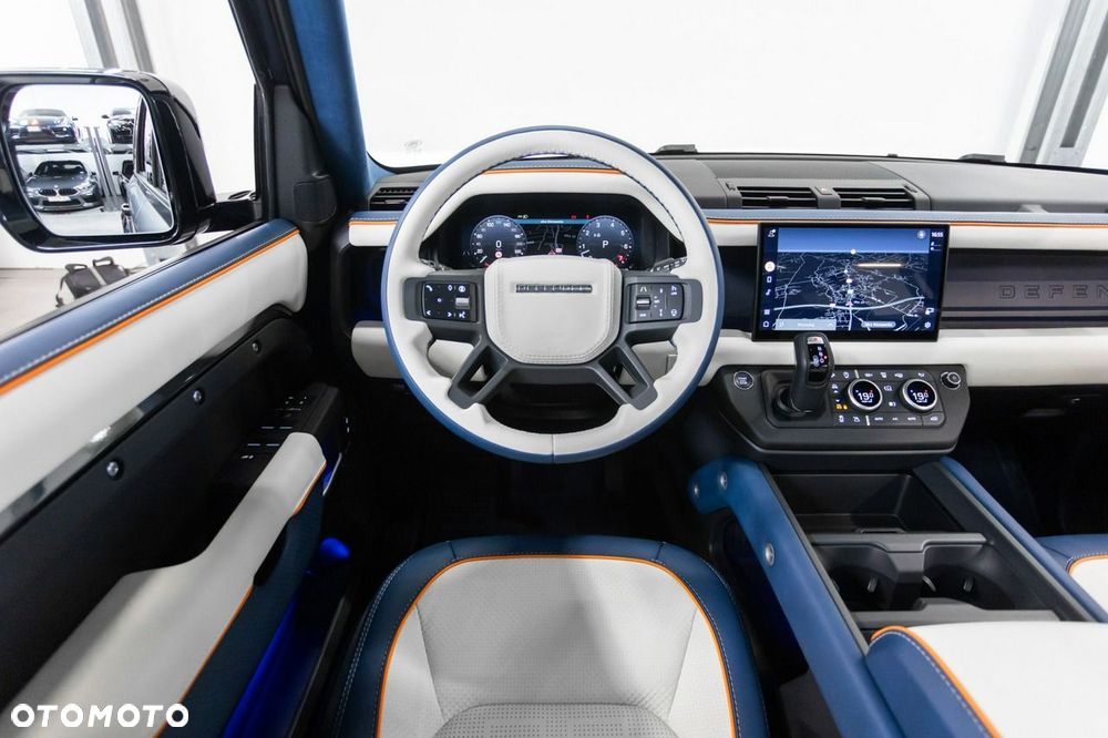 Land Rover Defender - 33