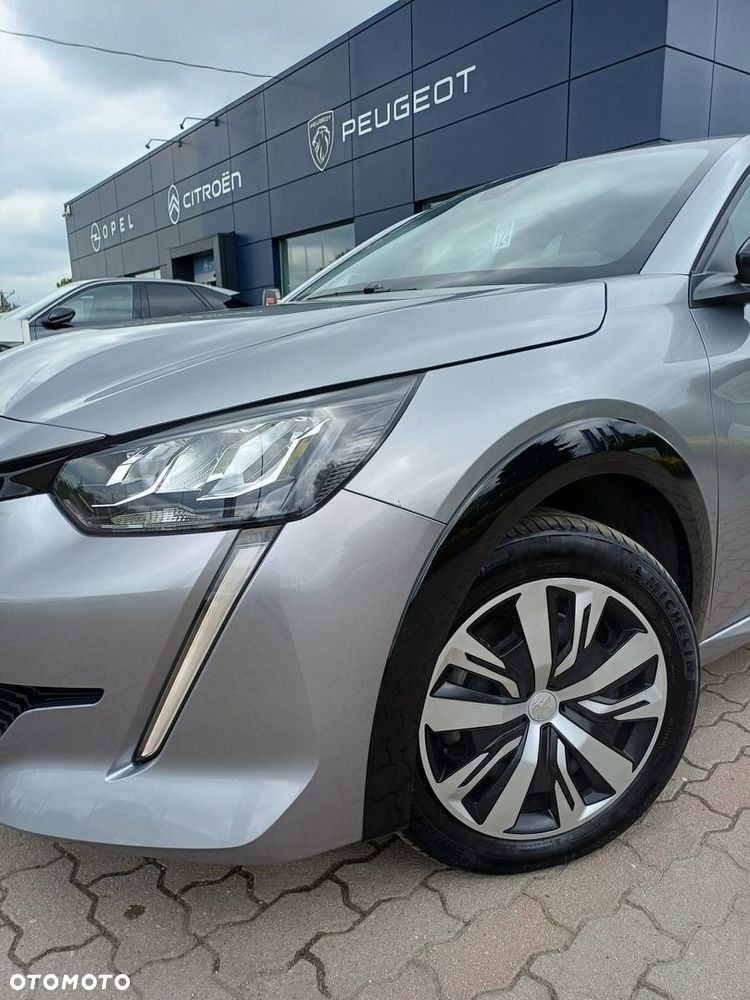 Peugeot 208 - 8