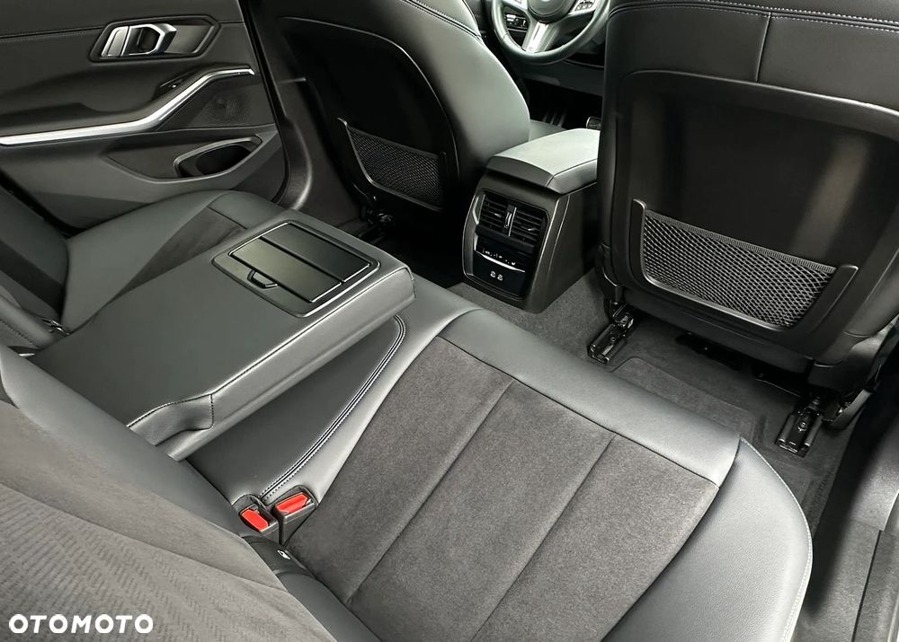 BMW Seria 3 320d xDrive M Sport sport - 28