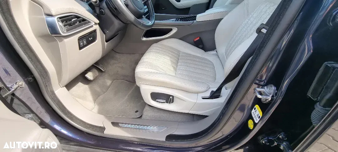 Jaguar F-Pace 25d AWD Aut. Portfolio - 12