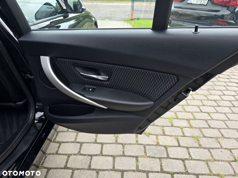 BMW Seria 3 318d - 25