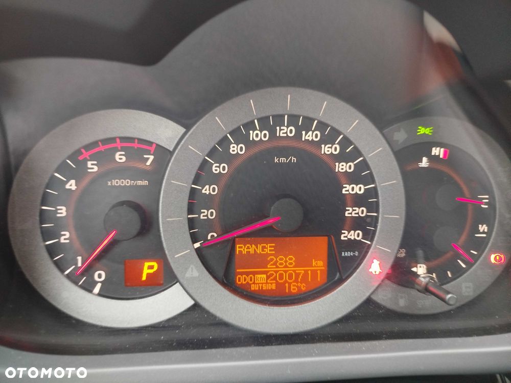 Toyota RAV4 - 8