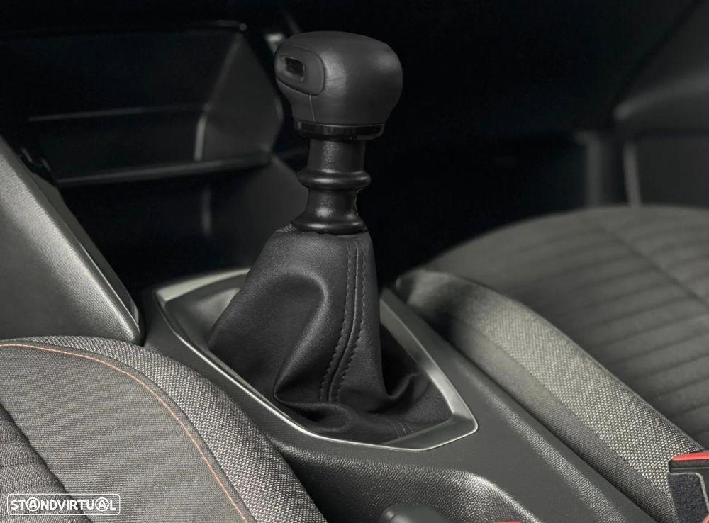 Peugeot 208 - 8