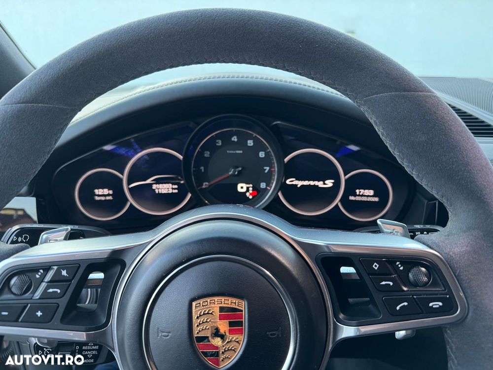 Porsche Cayenne S - 31