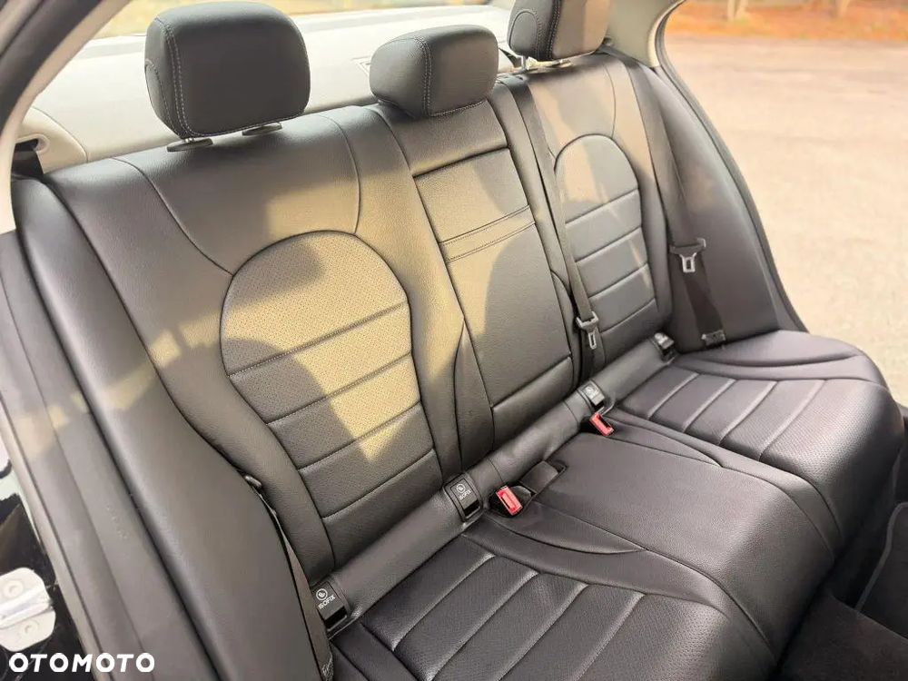 Mercedes-Benz Klasa C 300 9G-TRONIC Edition - 22