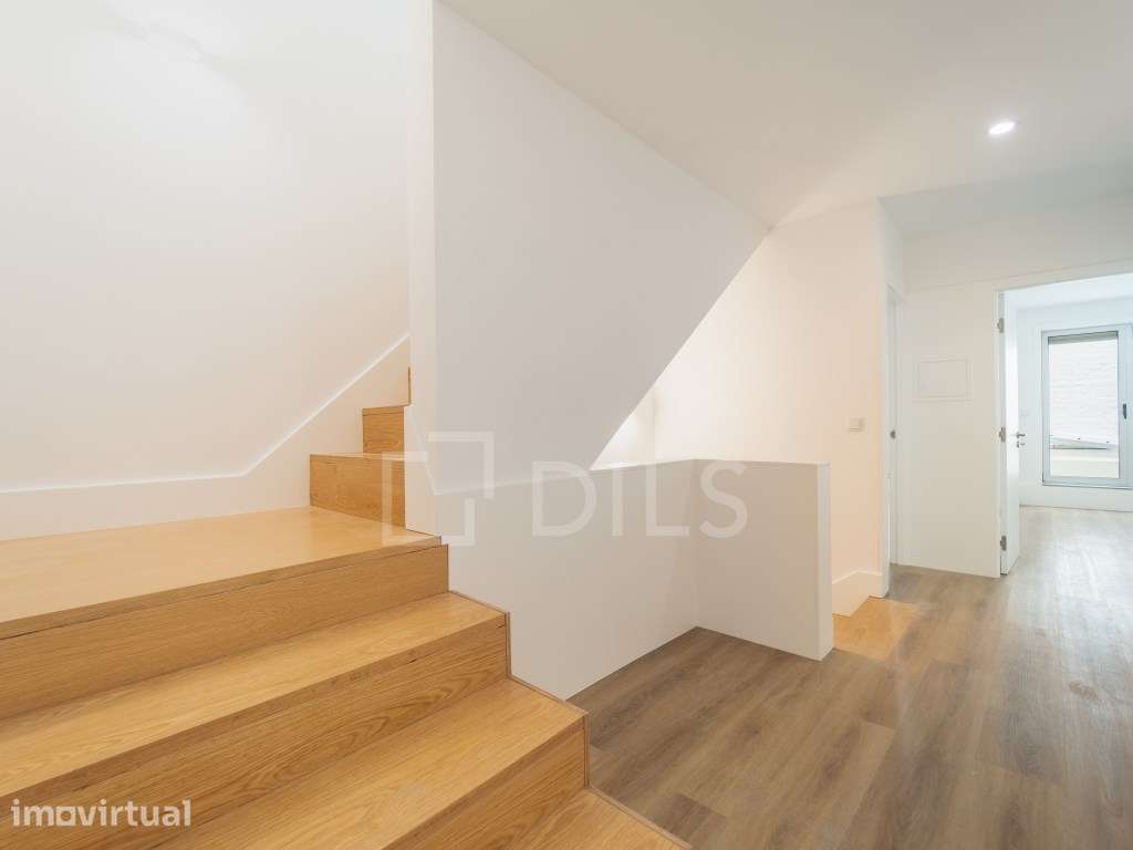 Moradia triplex T3+1 com varanda e garagem no centro - Grande imagem: 3/32
