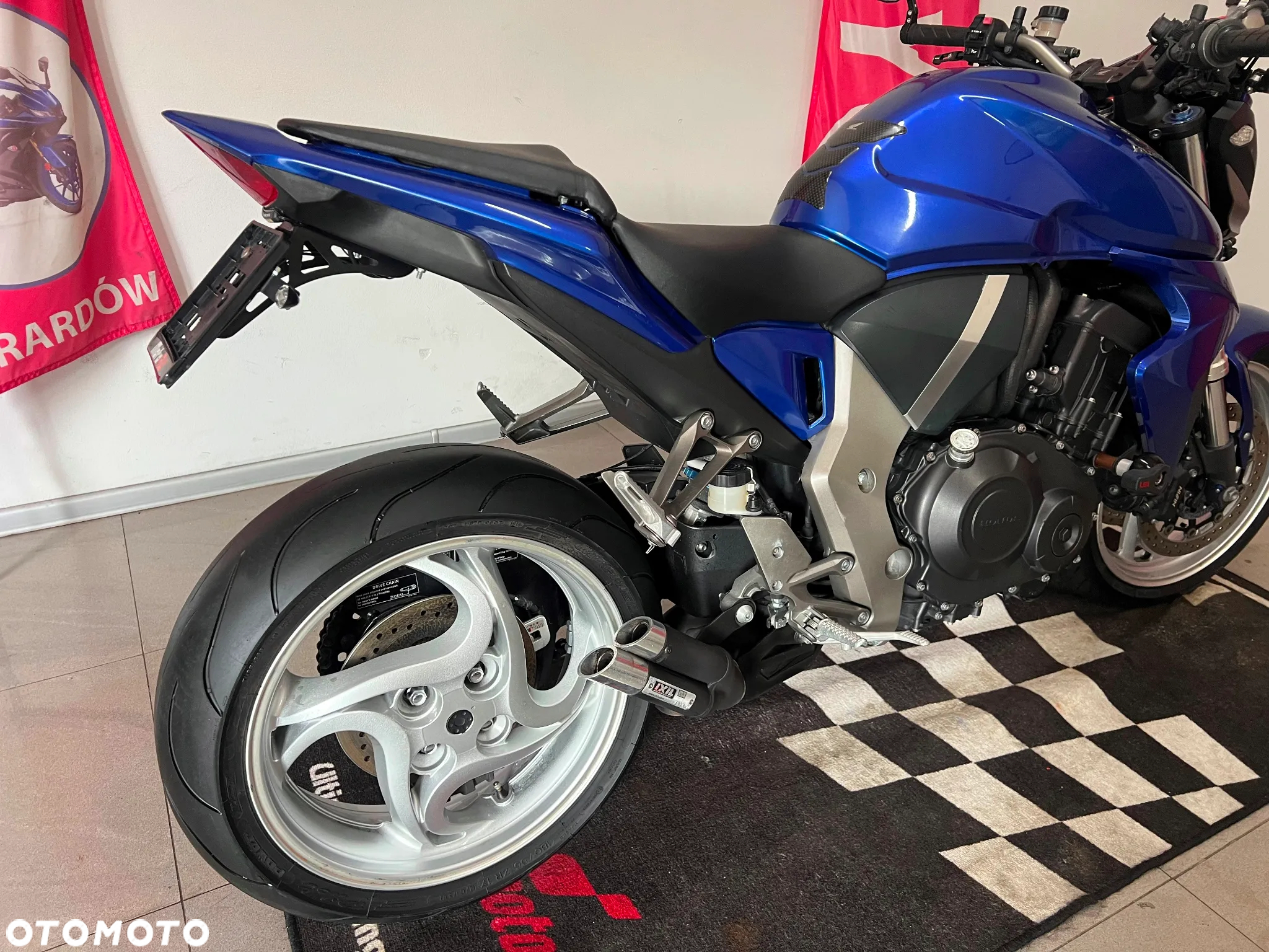 Honda CB - 12