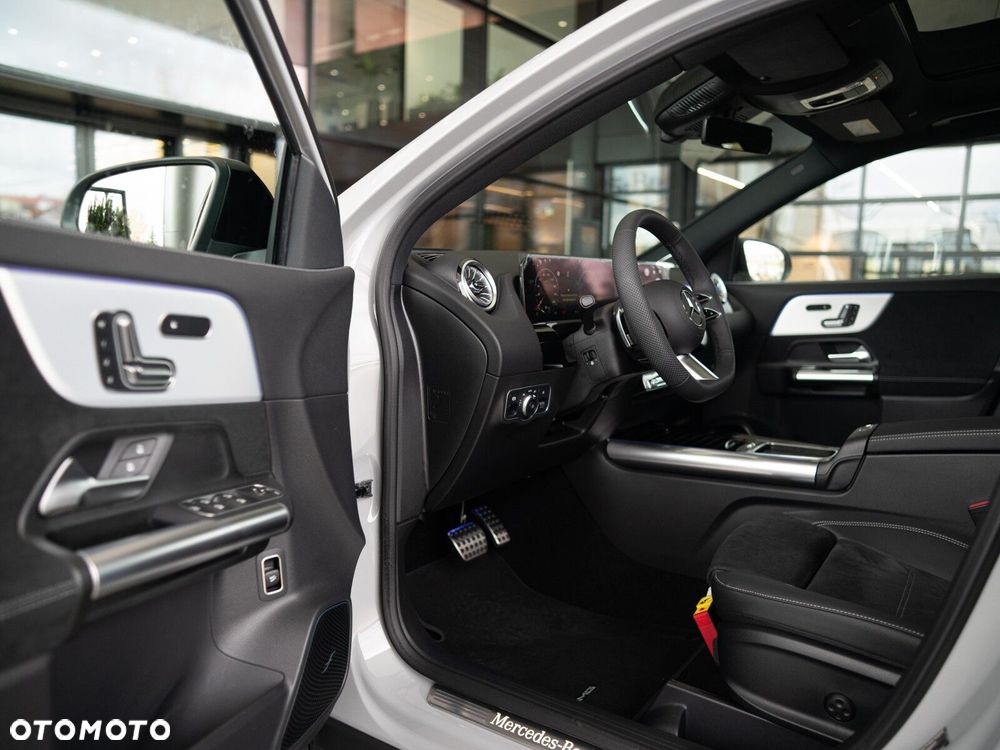 Mercedes-Benz GLA - 9